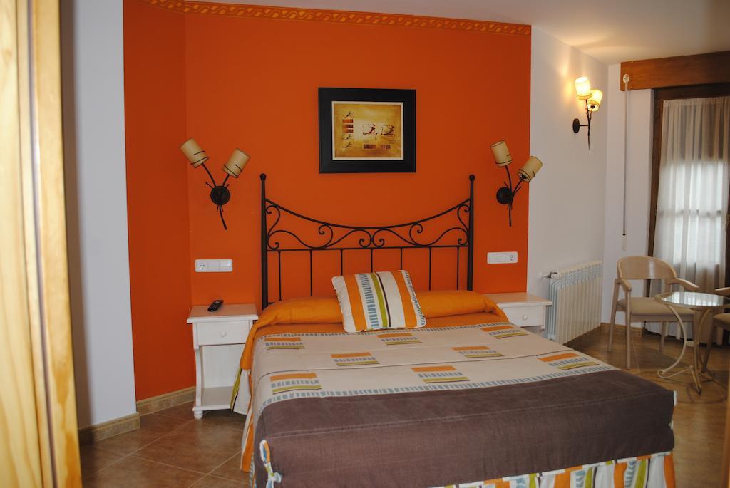 Hotel Rural La Corte De Los Pinares Vinuesa Rum bild